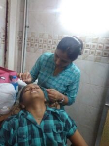 Moni Beauty Parlour Santacruz East Mumbai