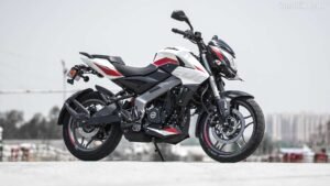 Bajaj pulsar ns 200 red and white color for sale in Pune